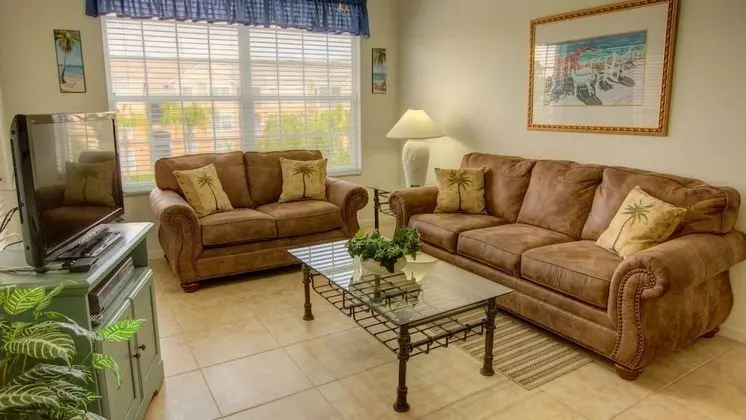 Comfort 2 Bedroom Villa with Pool Access