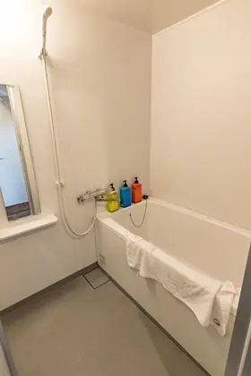 Dört Kişilik Oda, Küvet (Q)