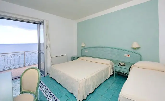Üçlü Sea View