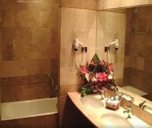 Standard Büyük Yataklı Tek Kişilik Oda