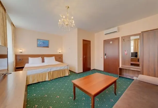 Superior Tek Büyük Yataklı Oda (with Mayakovskogo view)