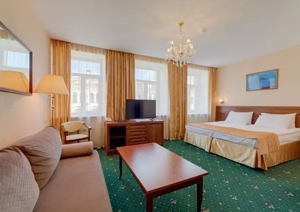 Superior Tek Büyük Yataklı Oda (with Mayakovskogo view)