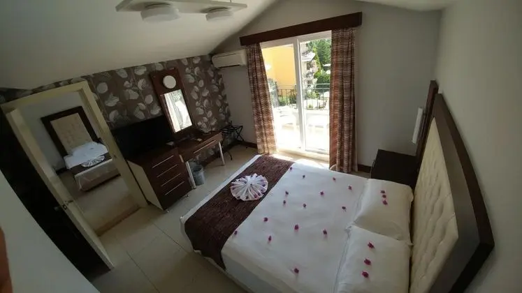 Aile Odası, Bahçe Manzaralı