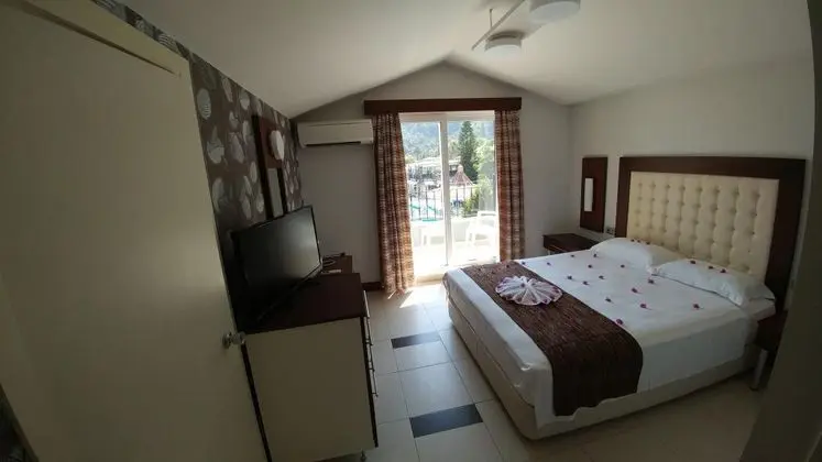 Aile Odası, Bahçe Manzaralı