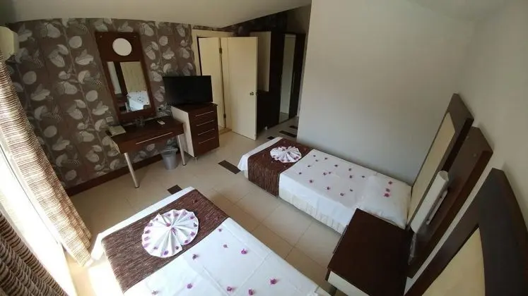 Aile Odası, Bahçe Manzaralı