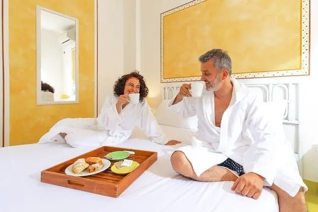 Büyük Yataklı Tek Kişilik Oda