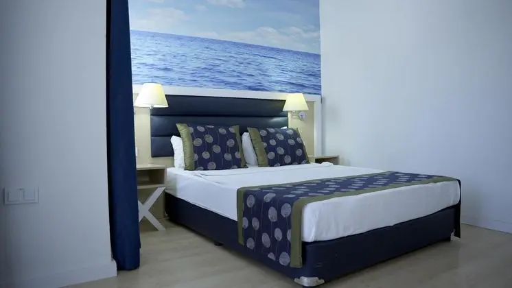 https://images.etstur.com/files/images/hotelImages/TR/51077/l/Club-Aqua-Plaza-Oda-365397.jpg