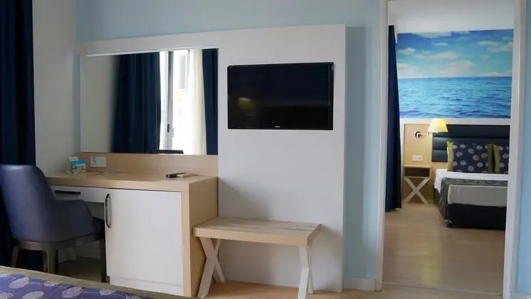 https://images.etstur.com/files/images/hotelImages/TR/51077/l/Club-Aqua-Plaza-Oda-365403.jpg