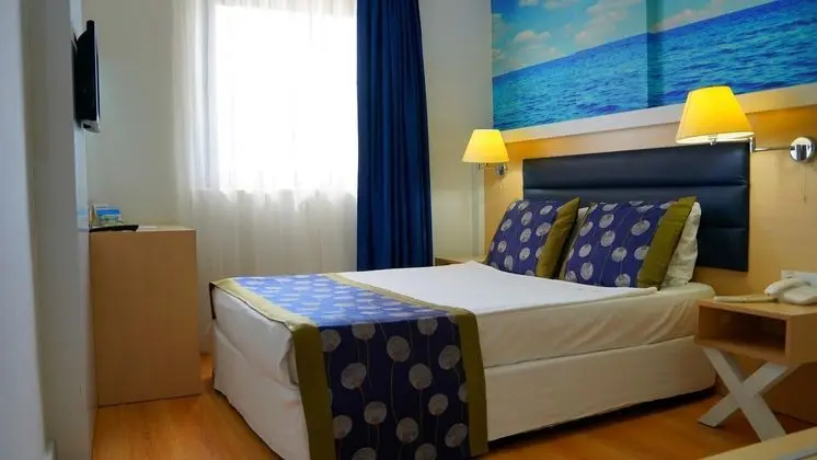 https://images.etstur.com/files/images/hotelImages/TR/51077/l/Club-Aqua-Plaza-Oda-365407.jpg