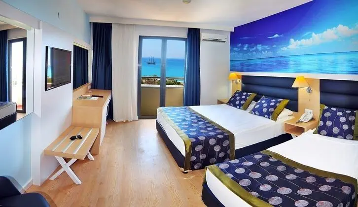 https://imagessl.etstur.com/files/images/hotelImages/TR/51077/l/Club-Aqua-Plaza-Oda-183842.jpg