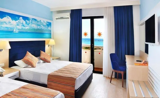 https://imagessl.etstur.com/files/images/hotelImages/TR/51077/l/Club-Aqua-Plaza-Oda-285837.jpg