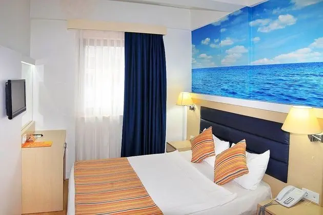 https://imagessl.etstur.com/files/images/hotelImages/TR/51077/l/Club-Aqua-Plaza-Oda-285838.jpg