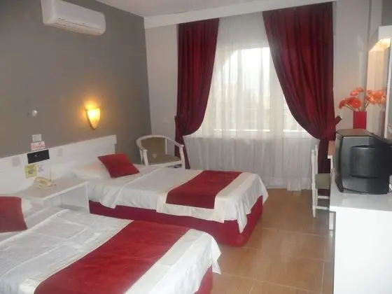 Standard Tek Büyük veya İki Ayrı Yataklı Oda