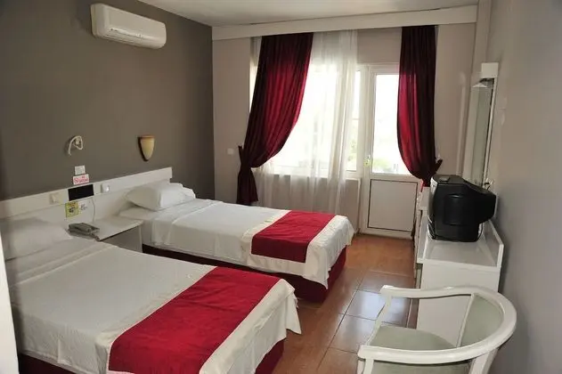 Standard Tek Büyük veya İki Ayrı Yataklı Oda