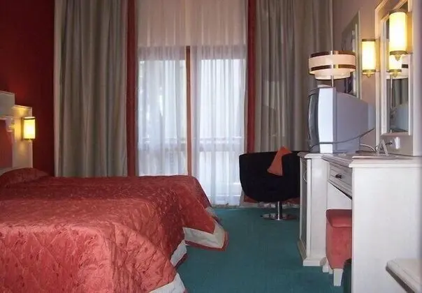 Standard Tek Büyük veya İki Ayrı Yataklı Oda