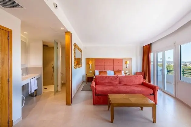 Superior Tek Büyük Yataklı Oda, Deniz Manzaralı (2 Adults + 1 Child)