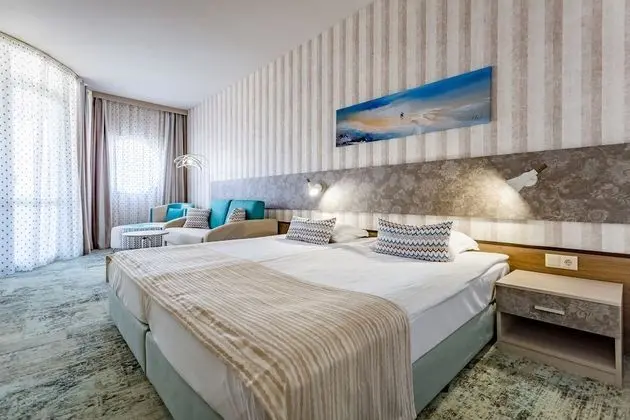 Junior Suite, Partial Sea View (3 adults + 1 child)