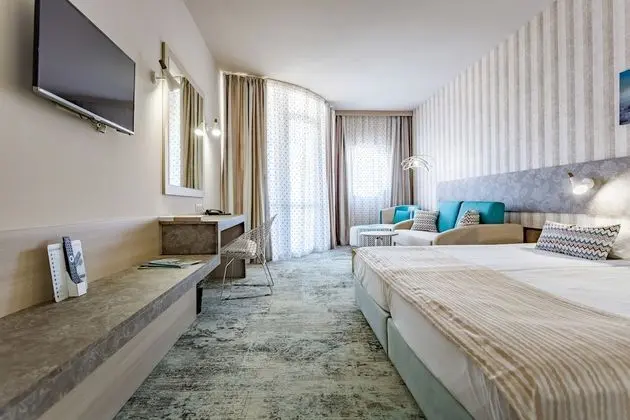 Junior Suite, Partial Sea View (3 adults + 1 child)
