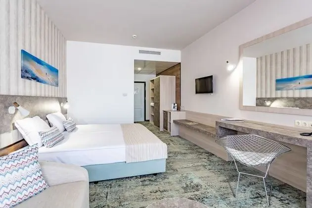 Junior Suite, Partial Sea View (3 adults + 1 child)