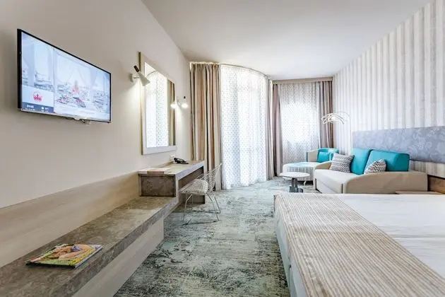 Junior Suite, Partial Sea View (3 adults + 1 child)