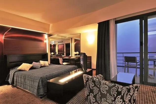 1 Çift Kişilik Veya 2 Tek Kişilik Yatak Deluxe Sea View