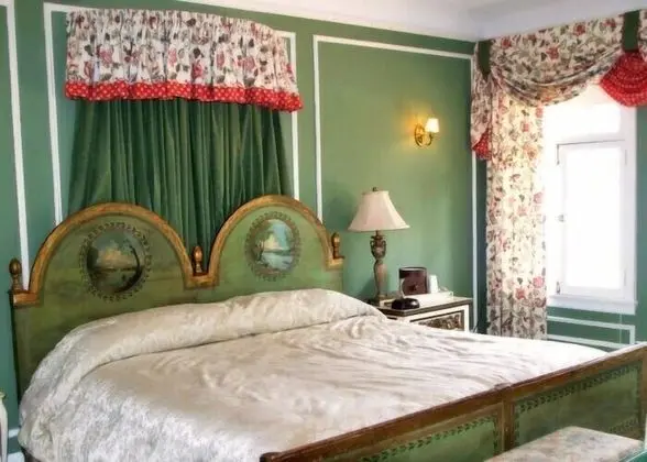 Standard Oda, 1 En Büyük (King) Boy Yatak (French Room)