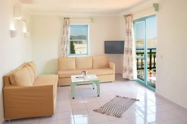 https://imagessl.etstur.com/files/images/hotelImages/test/TR/50517/l/OTURMA-ODASI-3.JPG
