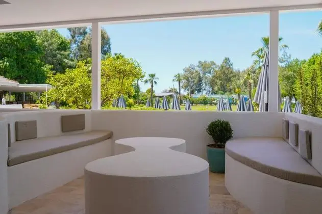 Bahçe Katı Standart Oda, Havuz ve Bahçe Manzaralı, Balkon veya Teraslı