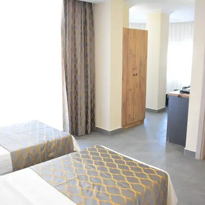 Deluxe Suit Deluxe Family Room