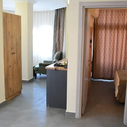 Deluxe Suit Deluxe Family Room