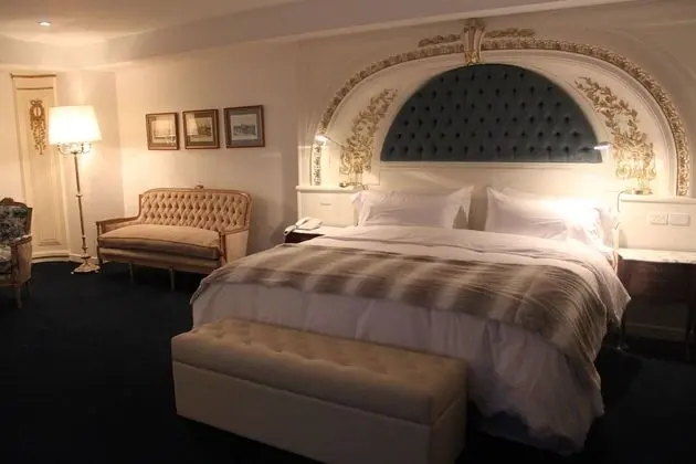 Executive Deluxe Suite