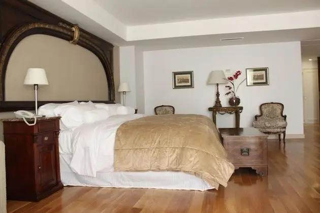 Executive Deluxe Suite