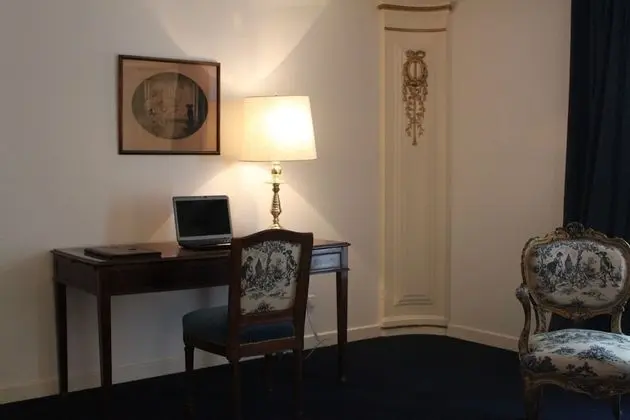 Executive Deluxe Suite