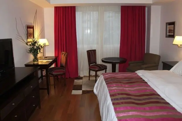 Executive Deluxe Suite