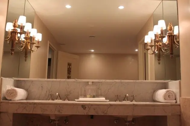 Executive Deluxe Suite