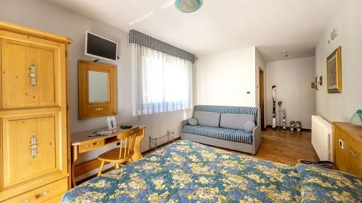 Üç Kişilik Oda