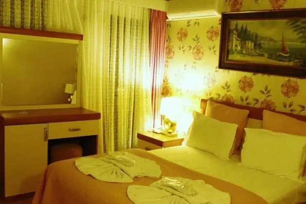 Balkonlu Oda (İade Edilemez)