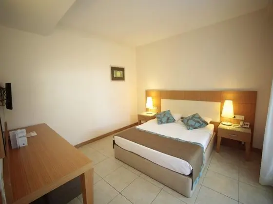 https://images.etstur.com/files/images/hotelImages/TR/214433/l/Club-Kastalia-Holiday-Village-Oda-311989.jpg