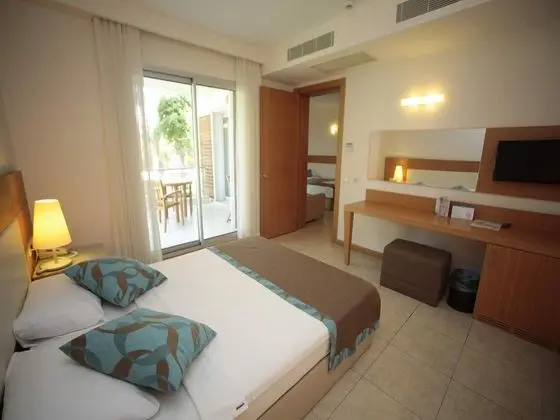 https://images.etstur.com/files/images/hotelImages/TR/214433/l/Club-Kastalia-Holiday-Village-Oda-311990.jpg