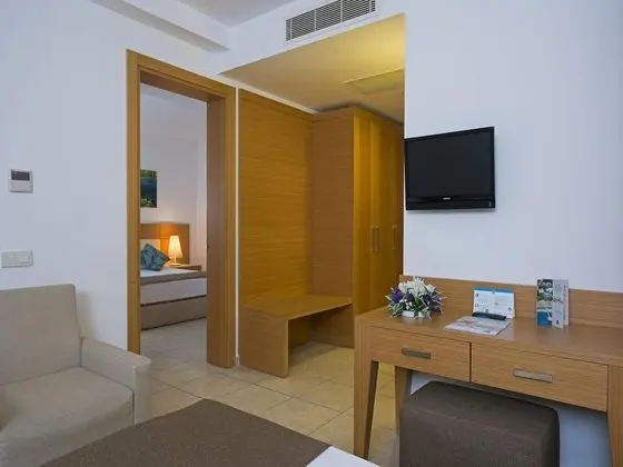 https://images.etstur.com/files/images/hotelImages/TR/214433/l/Club-Kastalia-Holiday-Village-Oda-311993.jpg