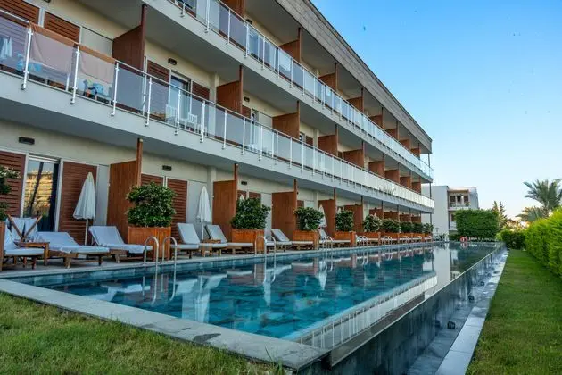 https://images.etstur.com/imgproxy/resize/2560x1440/files/images/hotelImages/etsrooms/979/Club_Kastalia_Holiday_Village_20260112100816_0.jpg