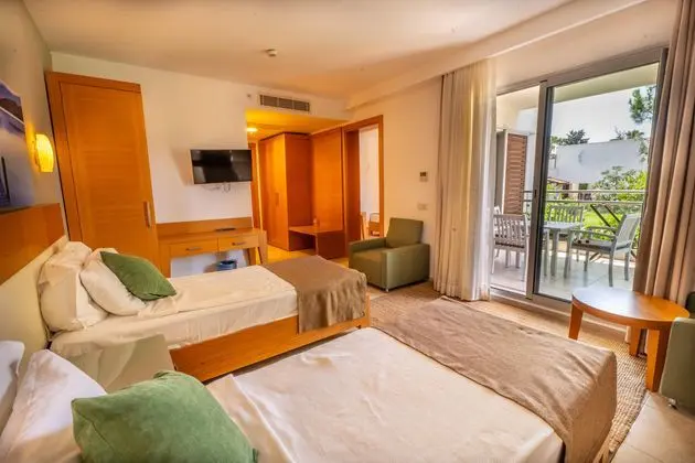 https://images.etstur.com/imgproxy/resize/2560x1440/files/images/hotelImages/etsrooms/979/Club_Kastalia_Holiday_Village_20260112134030_1.jpg