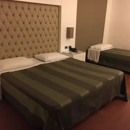 Üç Kişilik Oda, 3 Tek Kişilik Yatak