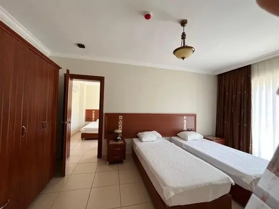 Aile Odası, Havuz Manzaralı