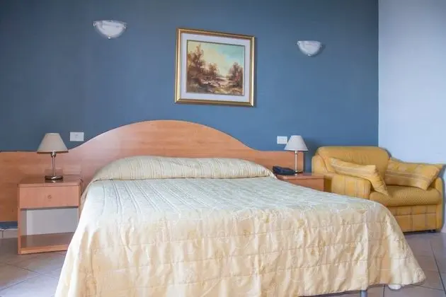 Büyük Yataklı Tek Kişilik Oda