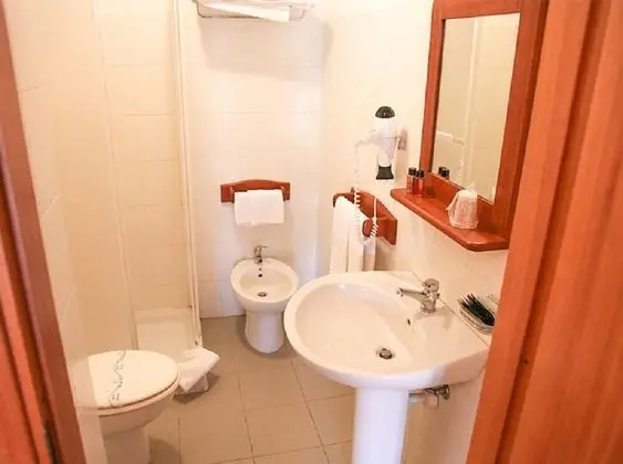 Üç Kişilik Oda