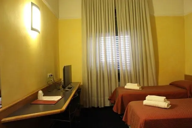 Üç Kişilik Oda