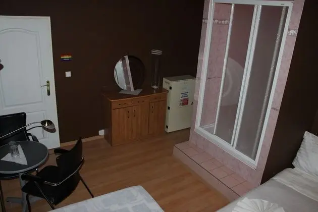 Standard Triple Room with Shower