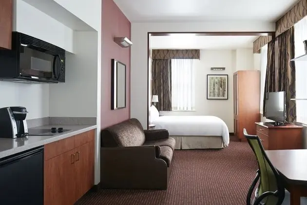 Süit, 1 Büyük (Queen) Boy Yatak ve Çekyat, Küçük Mutfak (One Room)
