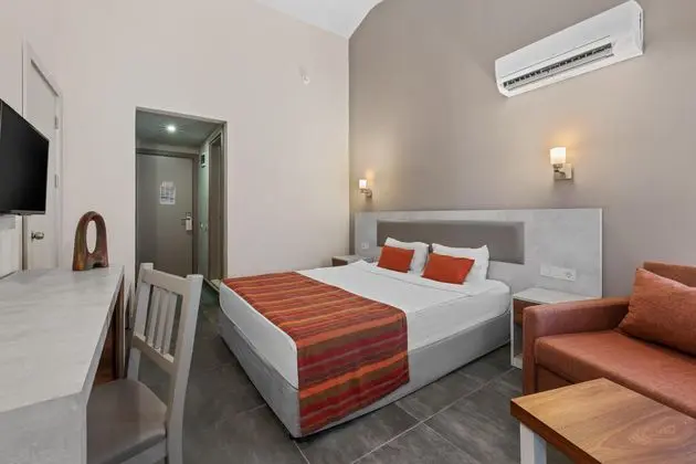 https://images.etstur.com/imgproxy/resize/2560x1440/files/images/hotelImages/etsrooms/513823/Club_Hotel_Rama_20251218151944_4.jpg
